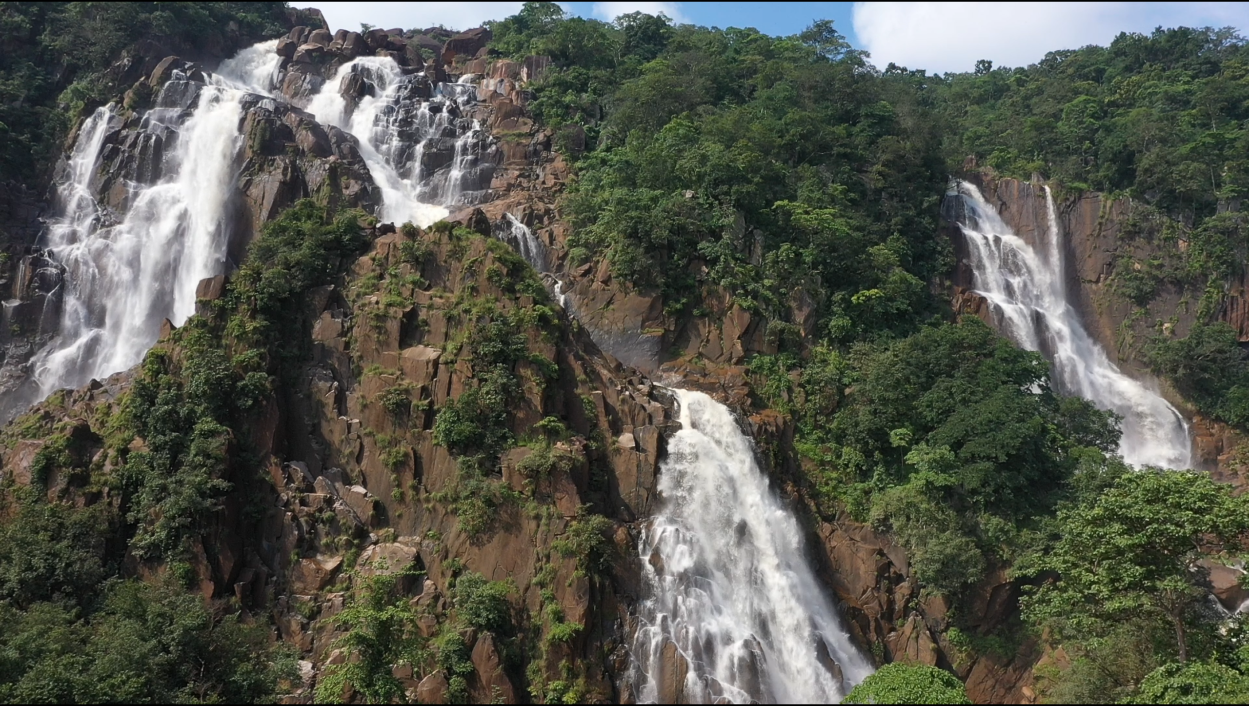 Lodh Falls Jharkhand – Complete Travel Guide, Location, History, Best Time to Visit & Tourist Attractions